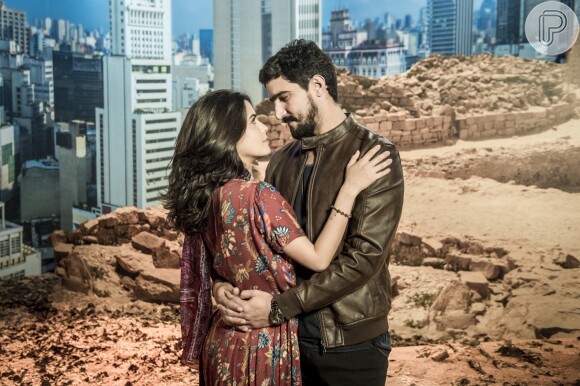 Jamil (Renato Góes) e Laila (Julia Dalavia) vivem romance proibido na novela 'Órfãos da Terra'.
