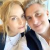 Angélica e Luciano Huck posam juntos em foto publicada no Instagram nesta terça-feira, dia 09 de abril de 2019