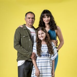 Humberto Martins é Hercualno na novela 'Verão 90' e faz par com Gisela (Débora Nascimento)