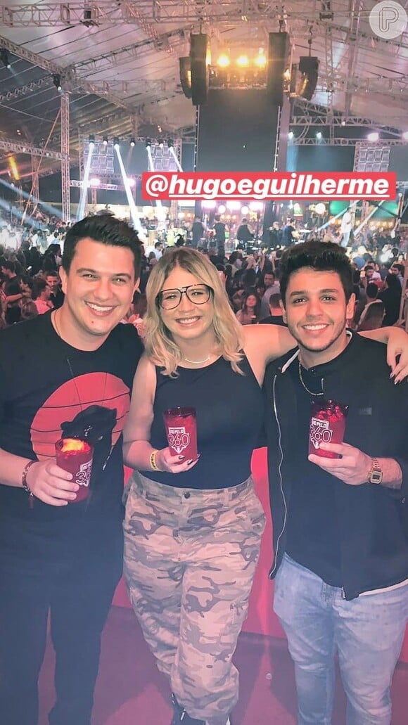 Marília Mendonça curtiu noite em camarote com a dupla Hugo e Guilherme neste domingo, dia 14 de abril de 2019
