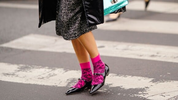 Saiba como usar meias nos looks: o acessório fashion é tendência no inverno