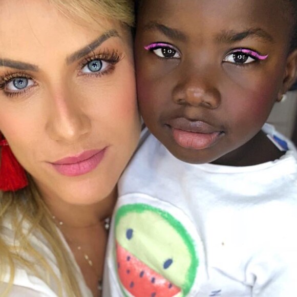 Giovanna Ewbank é mãe da pequena Títi, de 5 anos