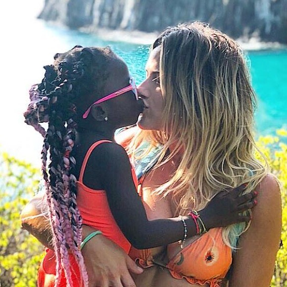 Giovanna Ewbank gosta de compartilhar em redes sociais cada momento ao lado da filha, Títi