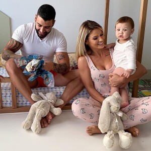 Mulher de Gusttavo Lima, Andressa Suita posou para fotos com os filhos, Samuel e Gabriel