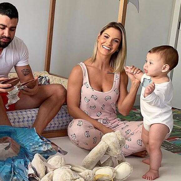 Gusttavo Lima se declarou para mulher e os filhos em fotos no Instagram neste domingo, 21 de abril de 2019