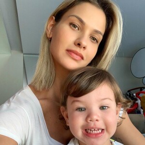 Andressa Suita, mãe de Gabriel e Samuel, deixou os filhos com familiares e desembarcou no Rio com o marido, Gusttavo Lima