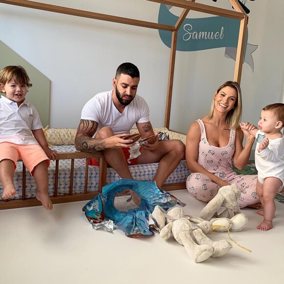 Andressa Suita curtiu o domingo de Páscoa em família com Gusttavo Lima e os filhos, Samuel e Gabriel