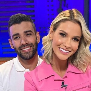 Andressa Suita arriscou passos de dança com o marido, Gusttavo Lima, no palco