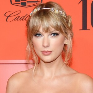 Taylor Swift usou maquiagem bem iluminada para premiação