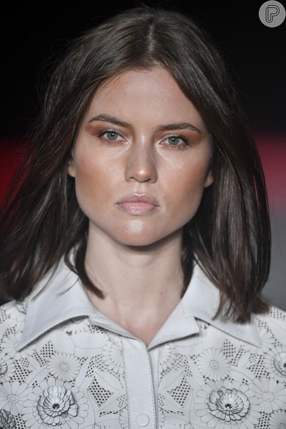 A pele das modelos de Patrícia Viera estava leve e com olhos pintados de sombra marrom bem quente