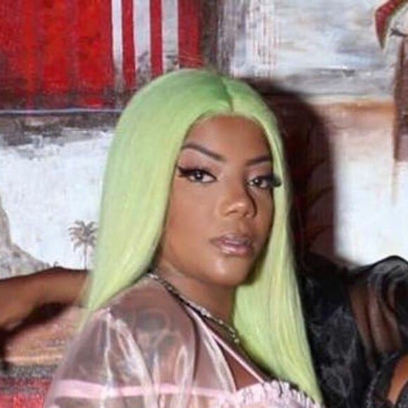 Ludmilla apostou em camisola sexy e peruca verde para comemorar seu aniversário de 24 anos