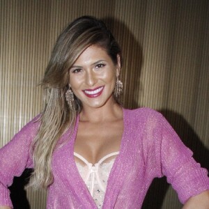 Lívia Andrade também apostou em pijama sexy para o aniversário de Ludmilla