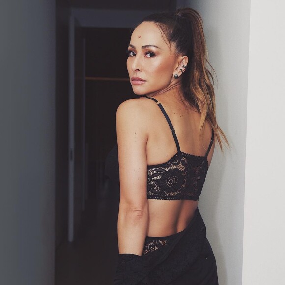 Sabrina Sato foi elogiada por Eliana: 'Maravilhosa é a Sassá, que acabou de tirar leite e muito leite! '