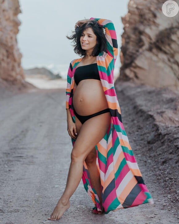 Grávidas em 2019: Sabrina Petraglia espera um menino em sua primeira gravidez. O baby Petraglia, que já foi até para o Chile, se chamará Gael. Aos 36 anos, a atriz não dispensou os exercícios durante a gestação e revelou que fez hidroginásticas, que ajuda a tirar o peso da barriga.