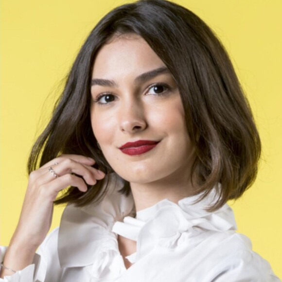 Marina Moschen publicou um clique na praia neste domingo, 28 de abril de 2019, e foi comparada a Bruna Marquezine por internautas