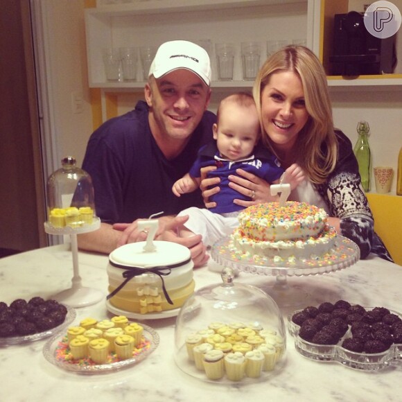 Alexandre e Ana Hickmann comemorarm com festa particular a chegada dos 7 meses do filho