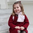 Princesa Charlotte prova que usa roupas acessíveis igual sua mãe, Kate Middleton