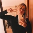 Marilia Mendonça deixou parte da lingerie de fora em foto com decote