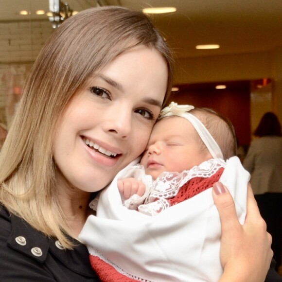 Thaeme Mariôto deu à luz através de uma cesária após quase 40 horas de parto