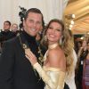 Gisele Bündchen posa com o marido, Tom Brady, no baile Met em 2018