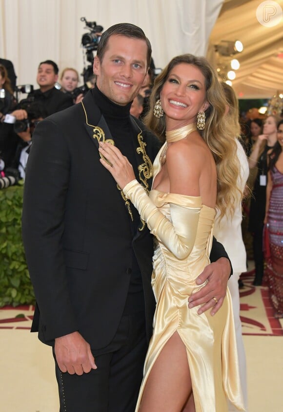 Gisele Bündchen posa com o marido, Tom Brady, no baile Met em 2018