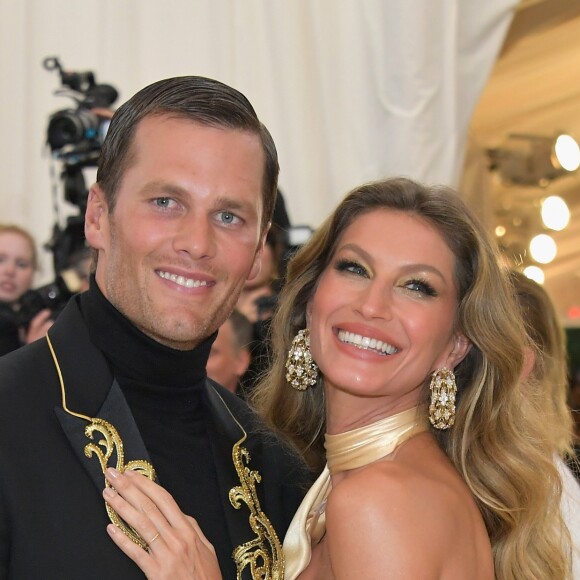 Gisele Bündchen posa com o marido, Tom Brady, no baile Met em 2018