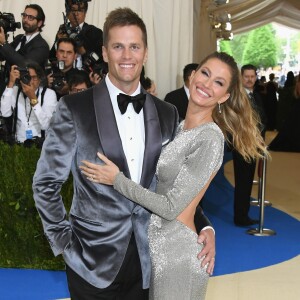 Gisele Bündchen e Tom Brady brilharam no tapete vermelho do MET Gala 2017, em Nova York