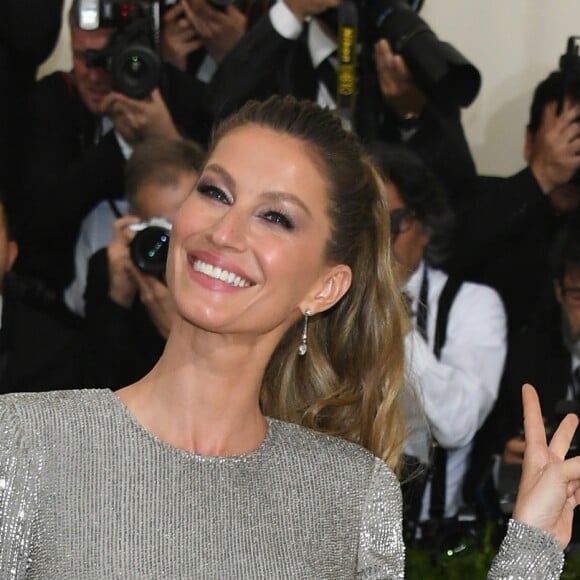 Gisele Bündchen usou longo Stella McCartney no MET Gala 2017