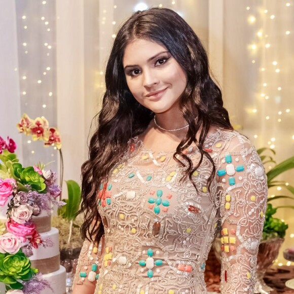 Mileide Mihaile relembra foto de férias por Pernambuco