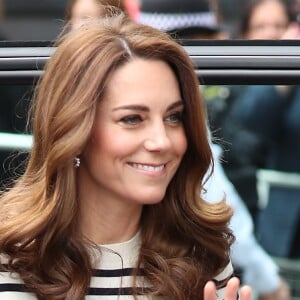 Kate Middleton elegeu suéter listrado, uma peça atemporal