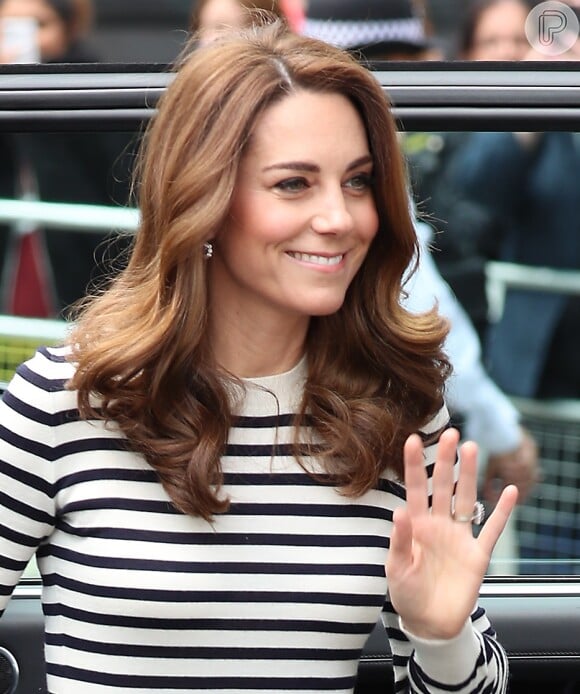 Kate Middleton elegeu suéter listrado, uma peça atemporal
