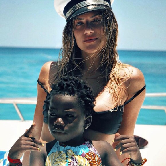 Giovanna Ewbank conta que já foi questionada por Titi sobre adoção