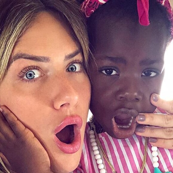 Giovanna Ewbank conversa abertamente com Titi sobre adoção