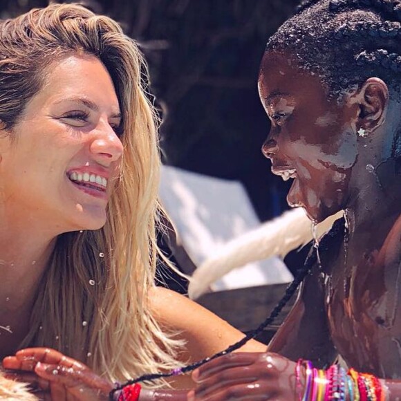 Giovanna Ewbank relembra momento no qual contou a filha, Titi, descobriu onde nasceu