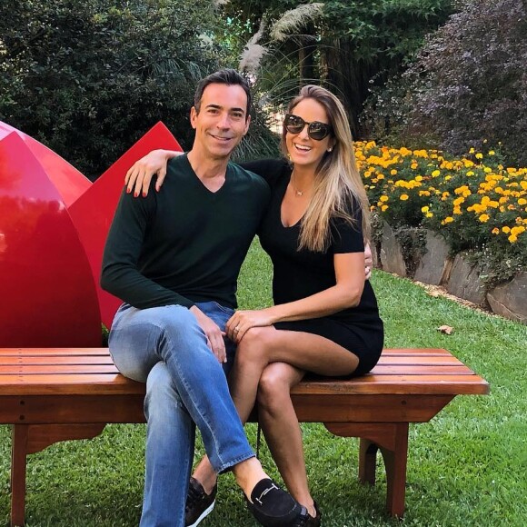 Ticiane Pinheiro aposta no tênis em produções casuais na gravidez