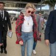 Festival de Cannes começa nesta terça-feira (14 de maio). amber Heard de casaco em tweed da Chanel, jeans e botas em animal print