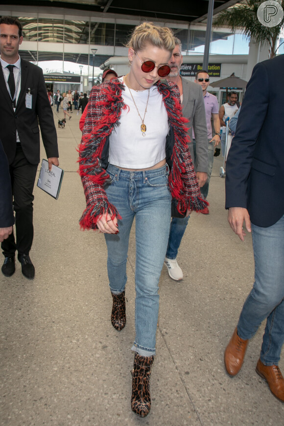 Festival de Cannes começa nesta terça-feira (14 de maio). amber Heard de casaco em tweed da Chanel, jeans e botas em animal print