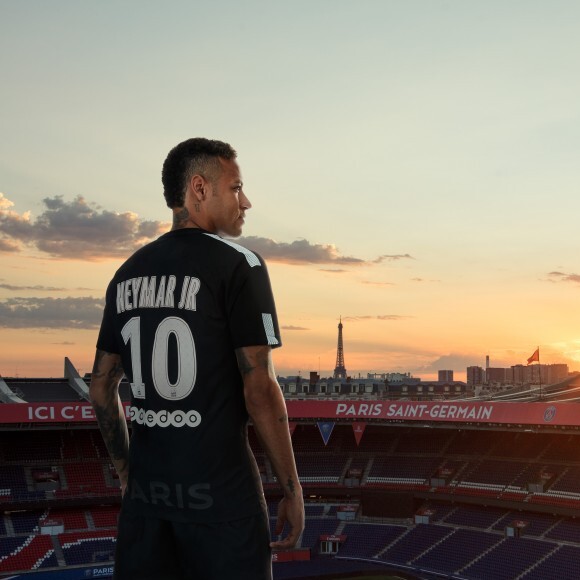 Neymar comentou em respostagem de Paula Fernandes. 'Me chama de Bradley Cooper que eu canto com você'
