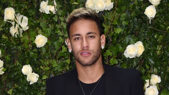Neymar aposta em look country e se compara a Bradley Cooper: 'Só falta cantar'