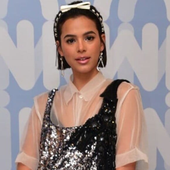 Bruna Marquezine ajuda humorista a escolher anel de noivado através do Twitter nesta quinta-feira, dia 16 de maio de 2019