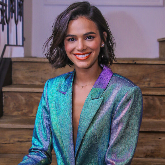 Bruna Marquezine é a favor dos protestos contra cortes na educação