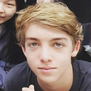 Primogênito de Luciano Huck, Joaquim acompanha o pai em viagem à Coreia do Sul