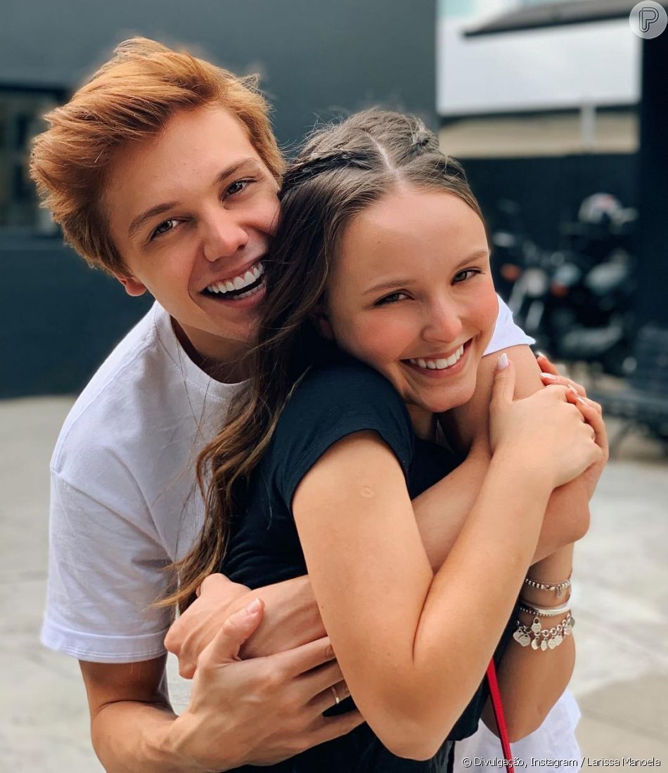 Namorado de Larissa Manoela usa bomhumor 'Juntos e shallow now' Purepeople