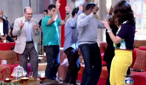 Fátima Bernardes mostra gingago ao dançar música do 'É o Tchan' no 'Encontro'