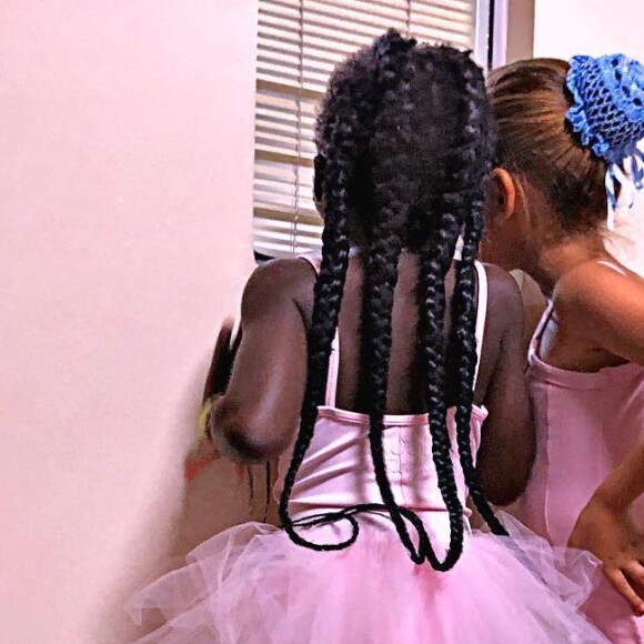 Giovanna Ewbank havia revelado, nas redes sociais, que a filha estava fazendo aulas de balé