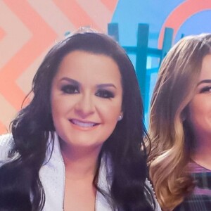 Marilia Mendonça, Maiara e Maraisa se abraçam em show na Pecuária de Goiânia, nesta quinta-feira, dia 23 de maio de 2019