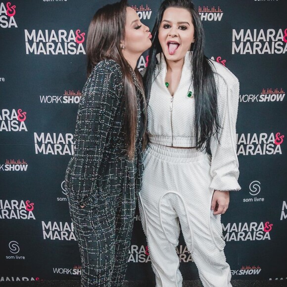 Maiara aposta em macacão preto com brilho em show