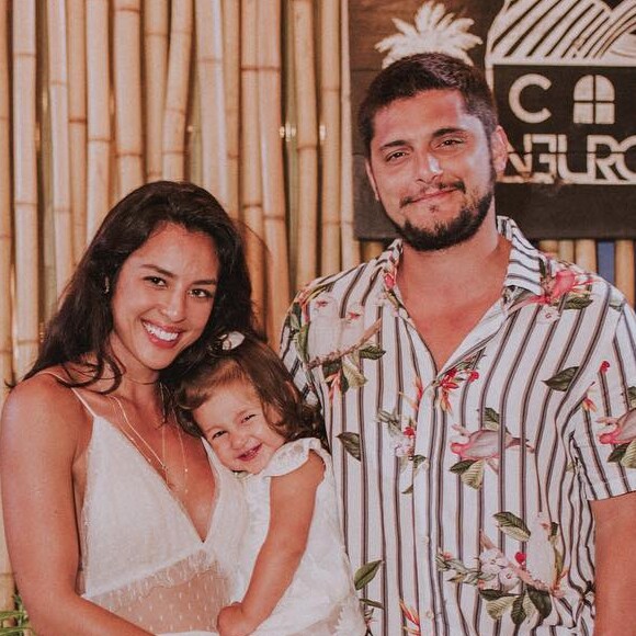 Yanna Lavigne se declarou para Bruno Gissoni ao comemorar o primeiro ano de casamento: 'Não gosto da ideia de alguém completar outra pessoa, a sensação é outra'