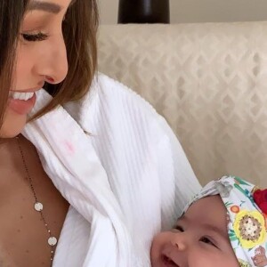 Sabrina Sato relatou sangramento e hipoglicemia no parto da filha, Zoe, hoje com 6 meses: 'Meu útero parou no centro cirúrgico'