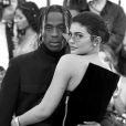  Kylie Jenner ganhou uma Ferrari avaliada em US$ 1,5 milhões, cerca de R$ 4,5 milhõesum do namorado 
